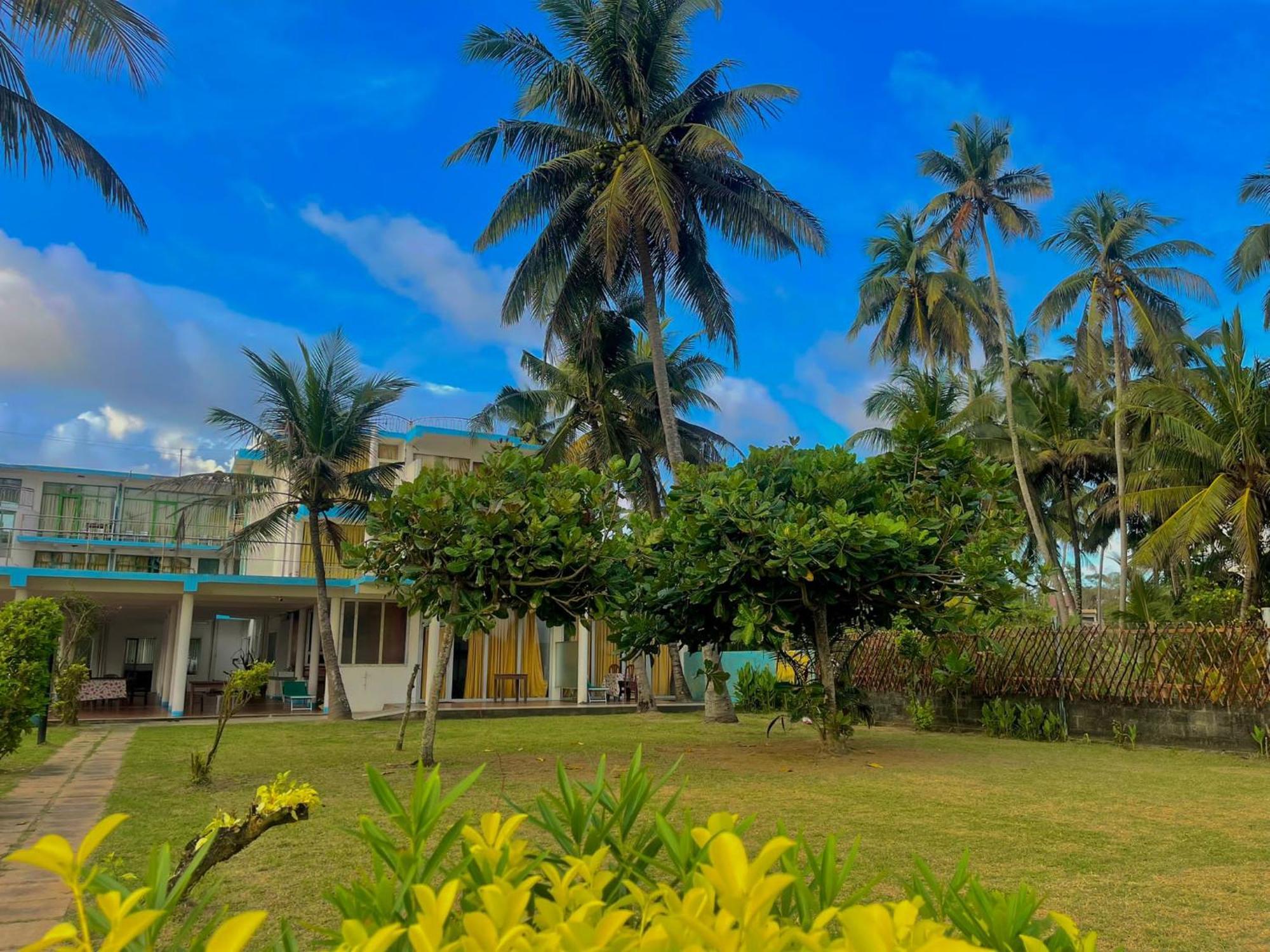Amaya Beach Hotel Dikwella Bagian luar foto