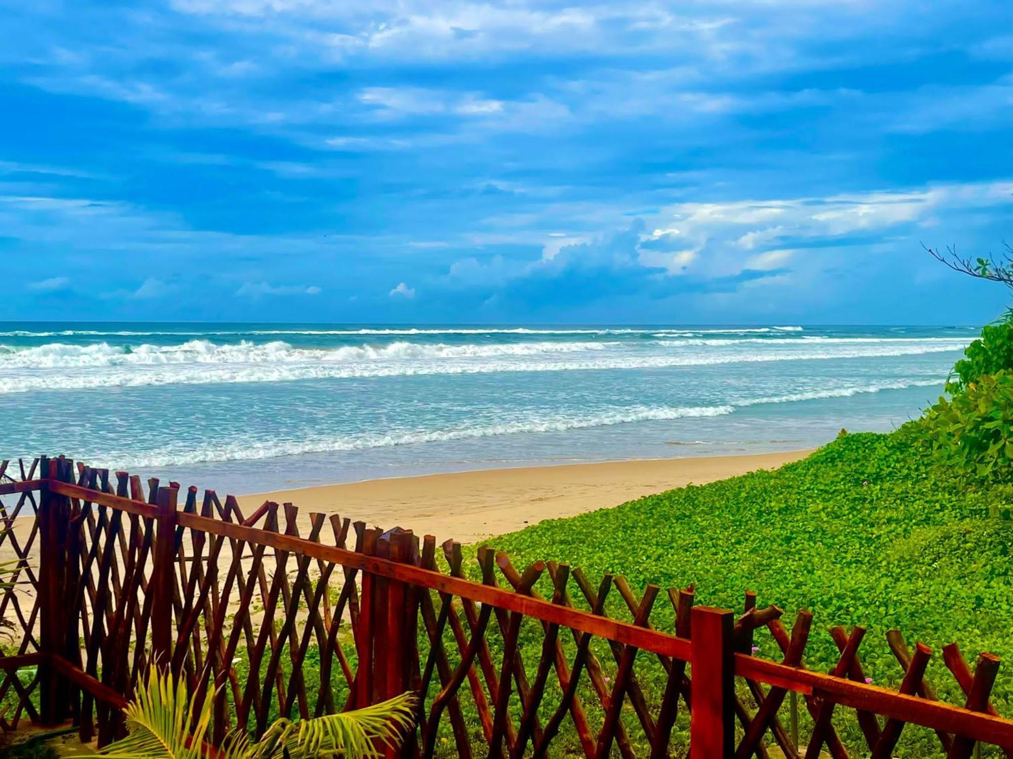 Amaya Beach Hotel Dikwella Bagian luar foto