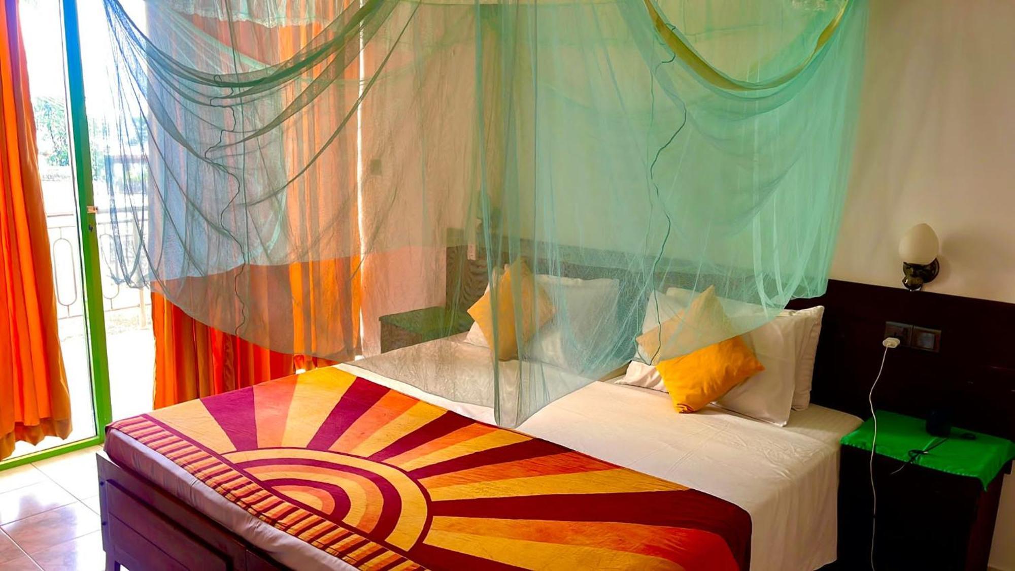Amaya Beach Hotel Dikwella Bagian luar foto