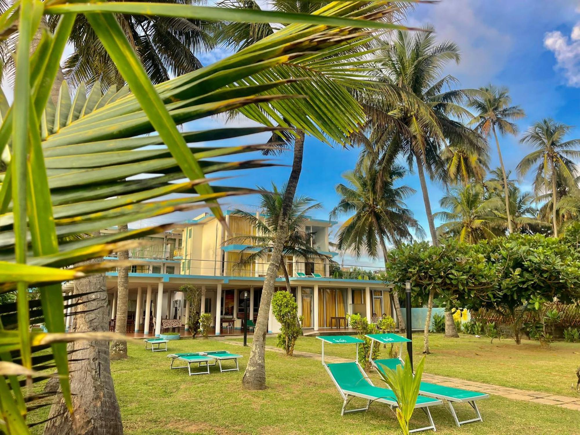 Amaya Beach Hotel Dikwella Bagian luar foto
