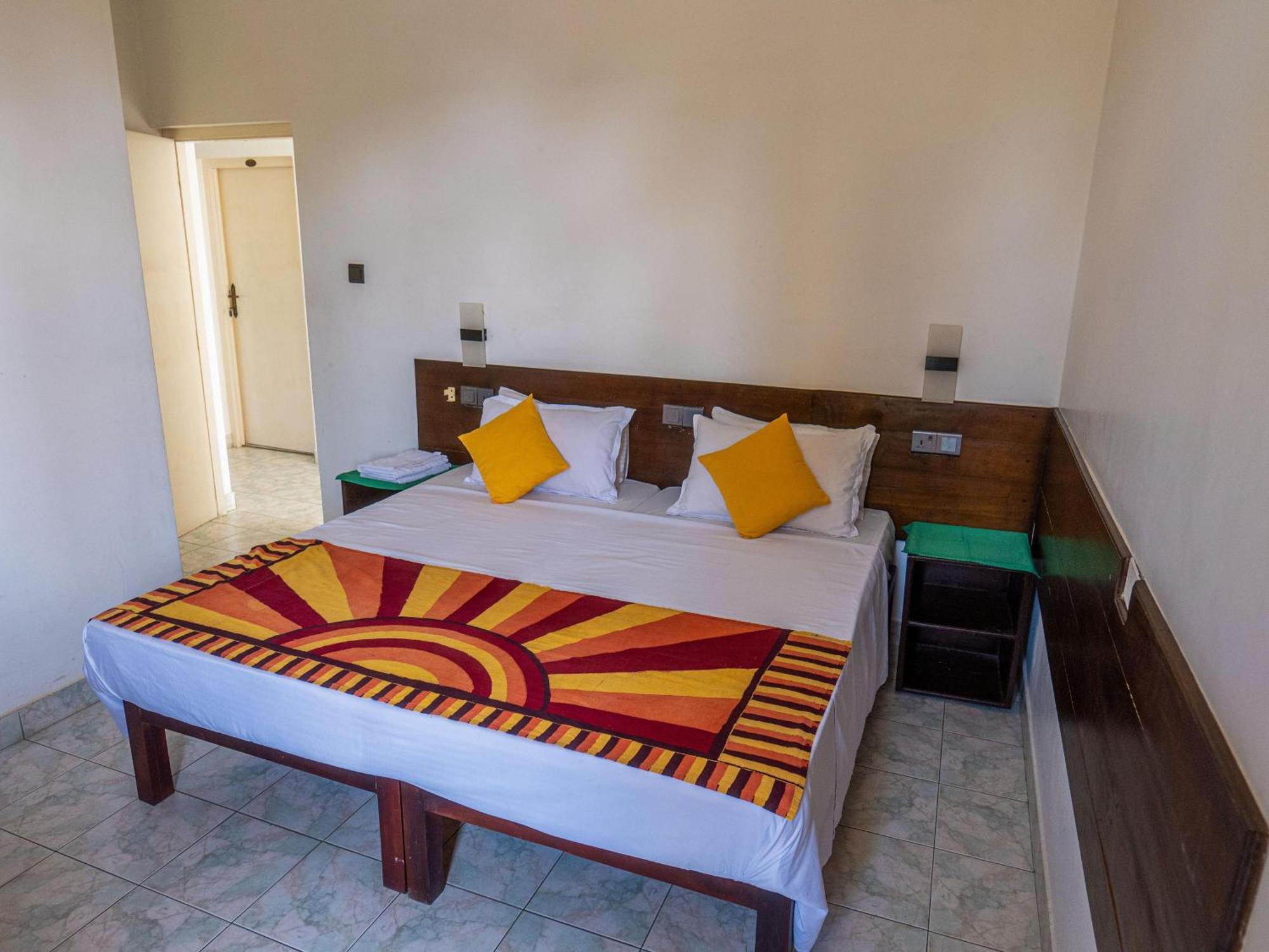 Amaya Beach Hotel Dikwella Bagian luar foto