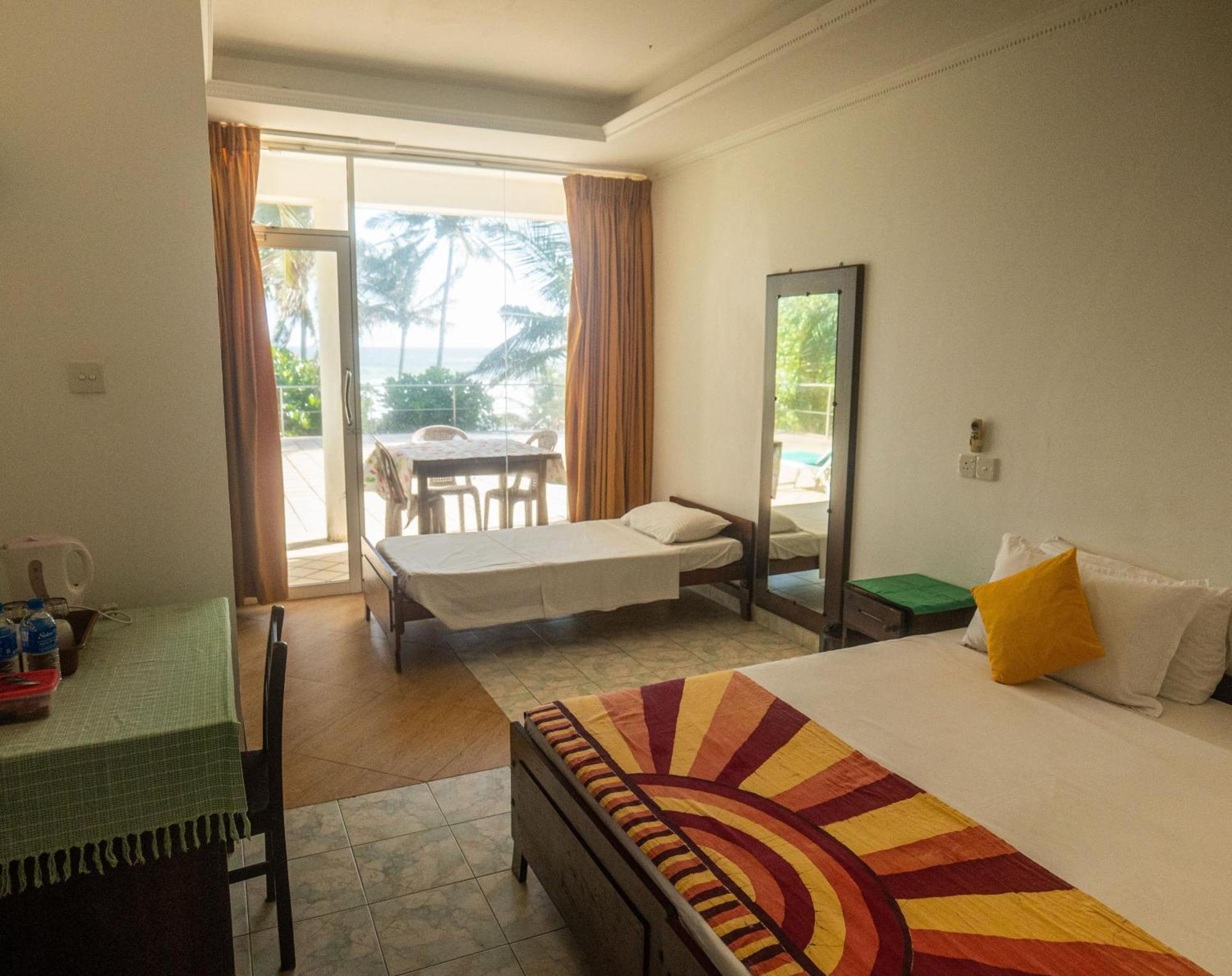 Amaya Beach Hotel Dikwella Bagian luar foto