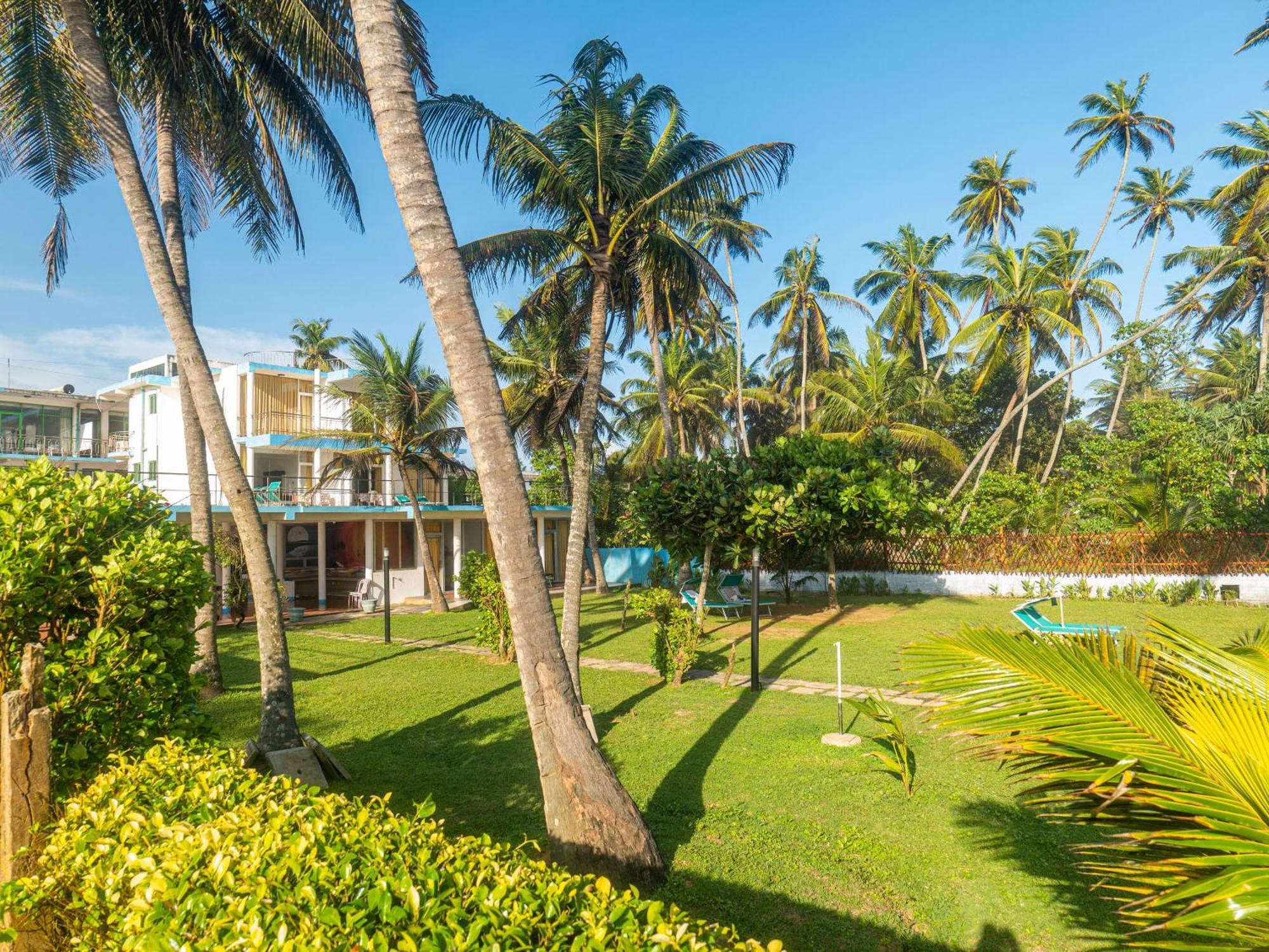 Amaya Beach Hotel Dikwella Bagian luar foto