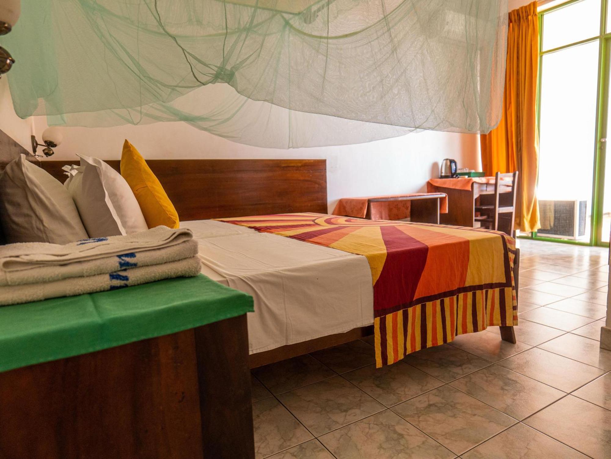 Amaya Beach Hotel Dikwella Bagian luar foto