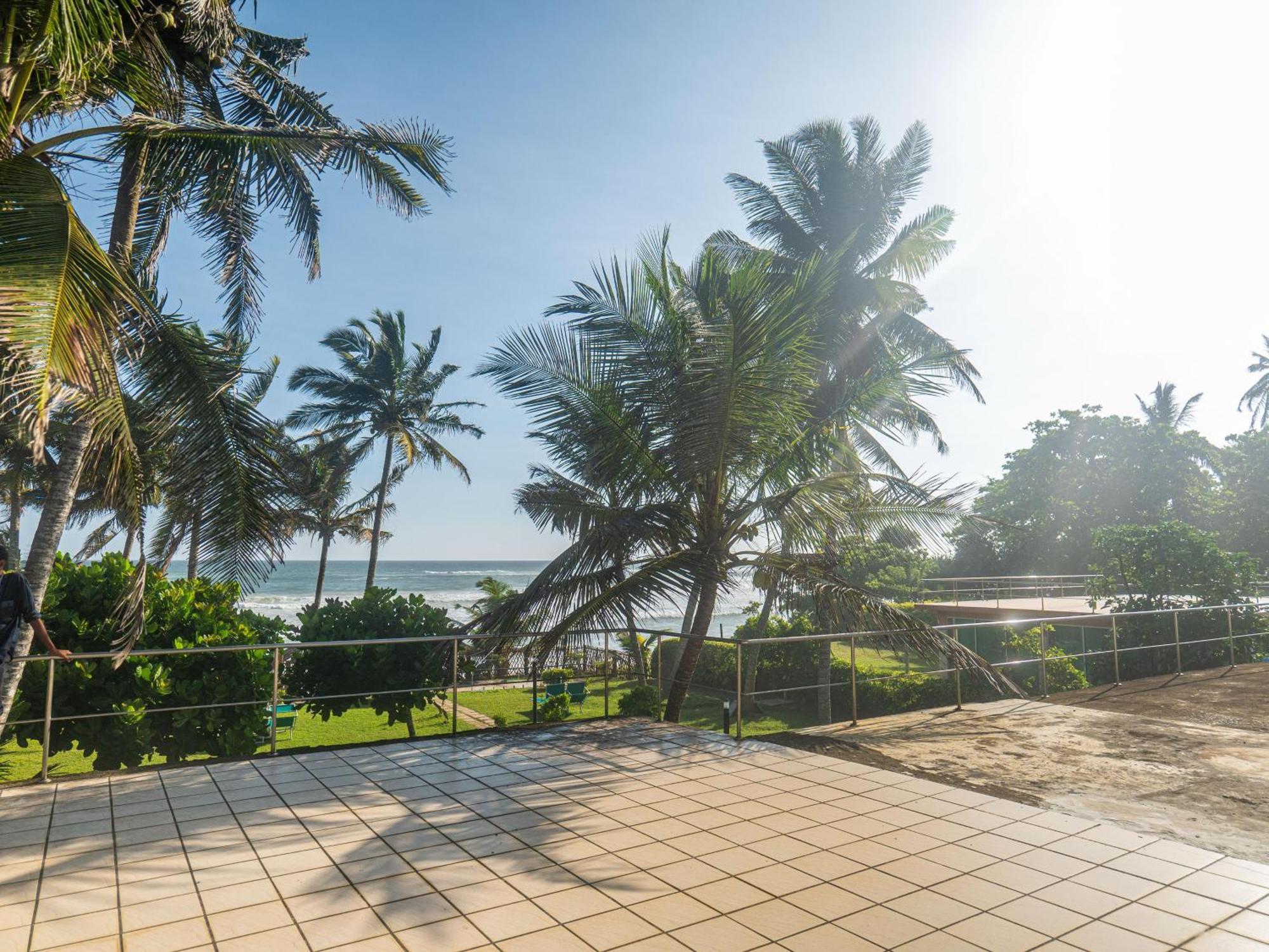 Amaya Beach Hotel Dikwella Bagian luar foto