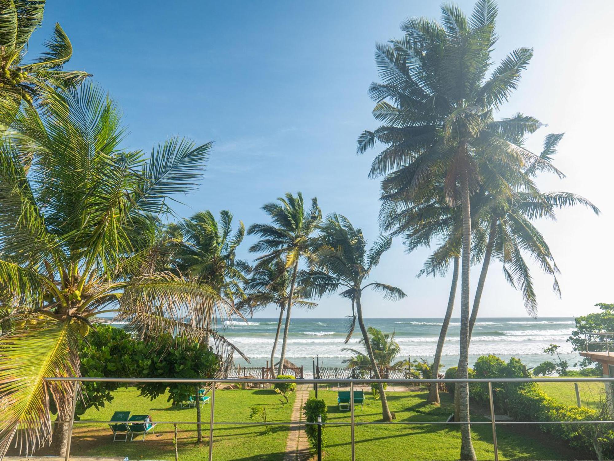 Amaya Beach Hotel Dikwella Bagian luar foto