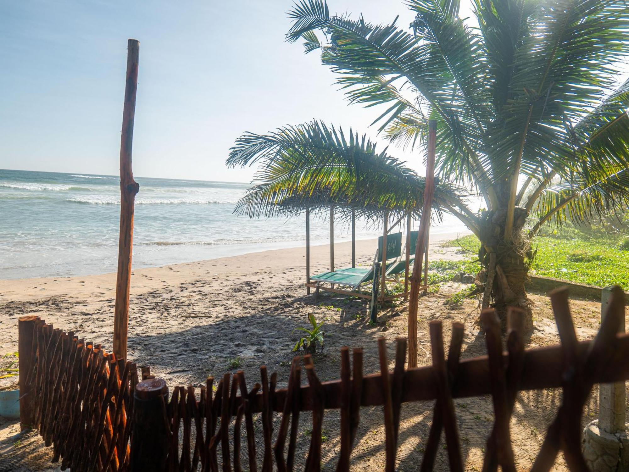 Amaya Beach Hotel Dikwella Bagian luar foto
