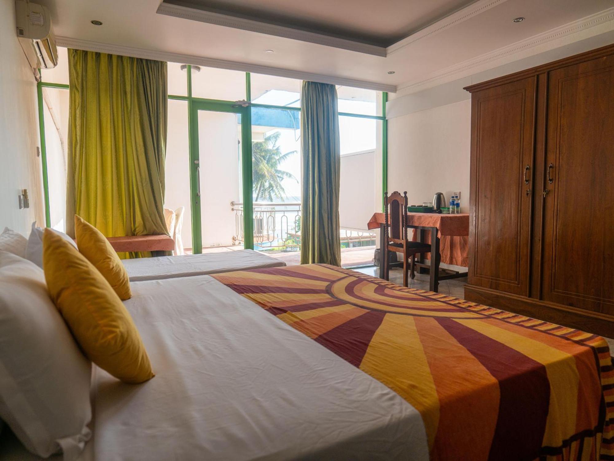 Amaya Beach Hotel Dikwella Bagian luar foto