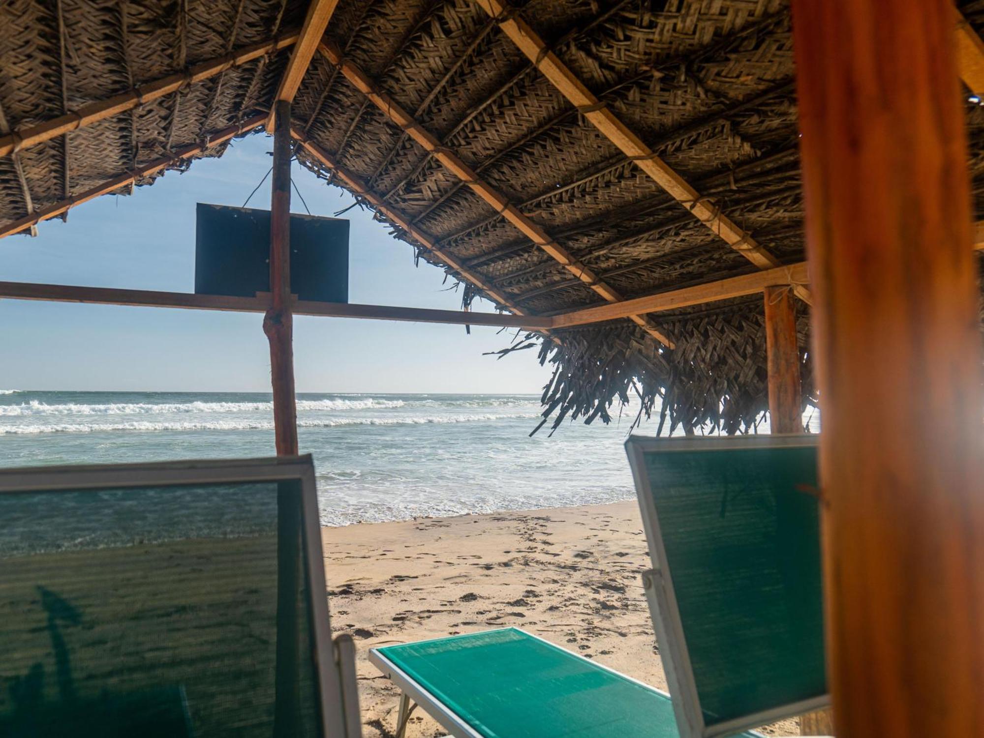 Amaya Beach Hotel Dikwella Bagian luar foto